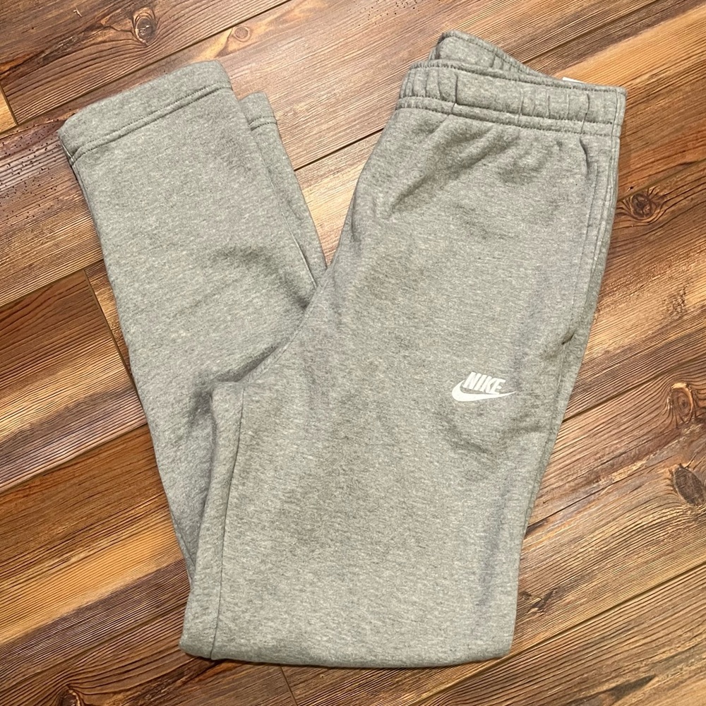 NWT Nike Sweatpants Fleece Lined Drawstring
Elastic Waist